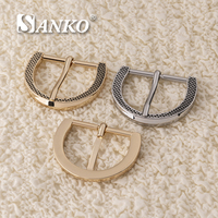 SANKO Élégante boucle à ardillon en forme de D avec motif micro-perles texturé pour ceintures et manteaux féminins