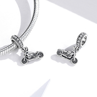 Breloque moto plaquée argent avec pendentif motard pour bijoux unisexe, cadeau, breloques en alliage de style classique