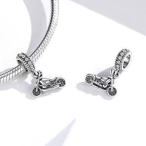 Breloque moto plaquée argent avec pendentif motard pour bijoux unisexe, cadeau, breloques en alliage de style classique - Product Image 3