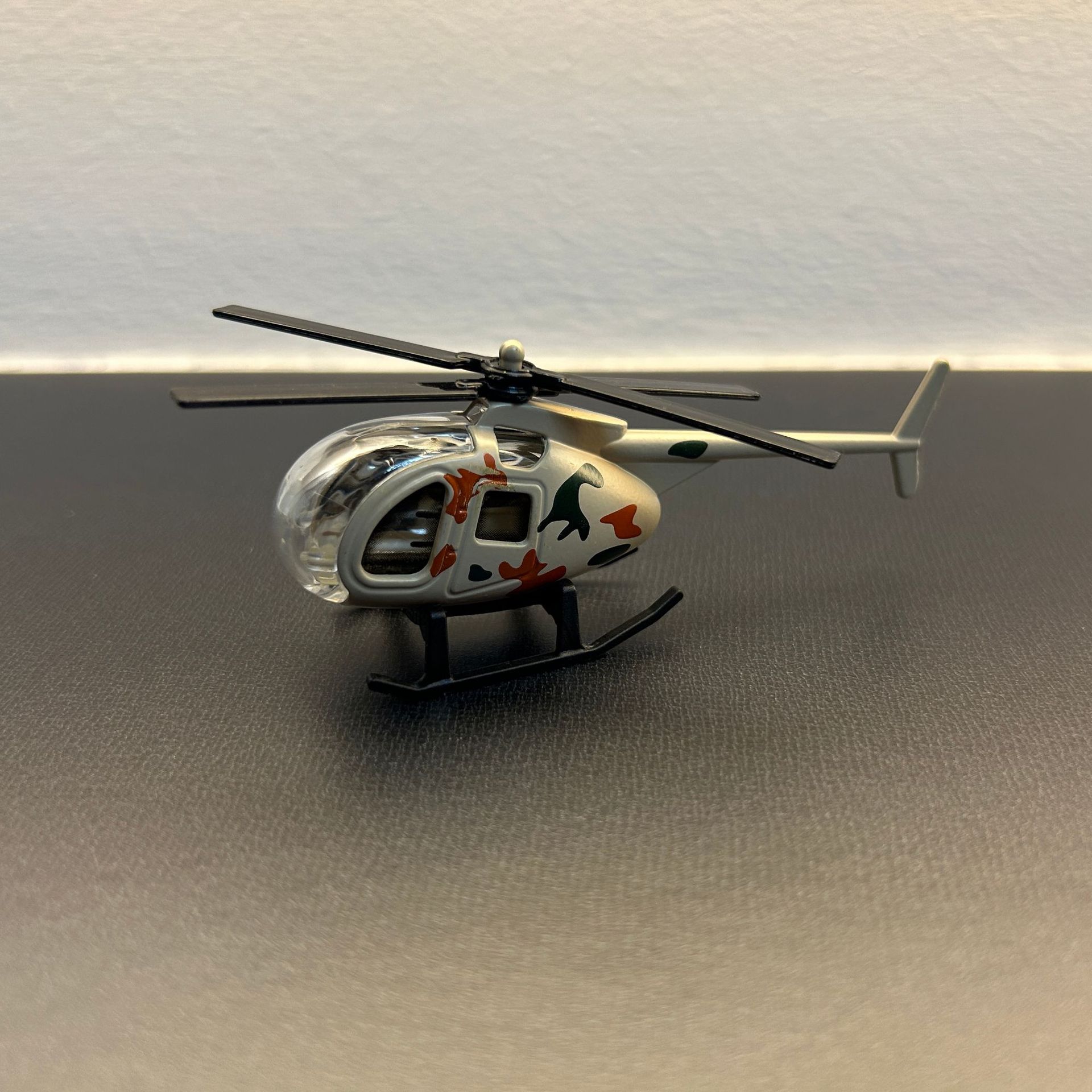 Modèle militaire d'hélicoptère du désert