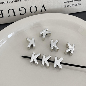 Cuentas de letras acrílicas plateadas, cuentas deslizantes de alfabeto con agujero grande para correas de bolsos <span class=keywords><strong>y</strong></span> pulseras - Product Image 6