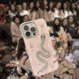 Coque de téléphone PH084 rose clair de luxe à motif serpent et diamants scintillants pour iPhone 13 avec fonctions antichoc et étanche - Product Image 3
