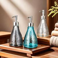 Pompe à savon en verre martelé mat de luxe en gros |   Bouteille de distributeur de lotion rechargeable avec bouchon à vis pour la salle de bain et la cuisine
