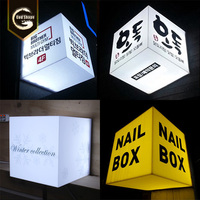 Boîte lumineuse publicitaire en forme de cube à quatre faces, boîte lumineuse LED