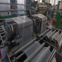 Machine automatique de fabrication de sacs en plastique noirs de type T-shirt et de sacs poubelles pour matériaux en polyéthylène et en nylon