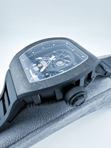 Un reloj de pulsera de alta gama ha debutado, creando un reloj mecánico de fibra de carbono cómodo y resistente a los golpes. - Product Image 4
