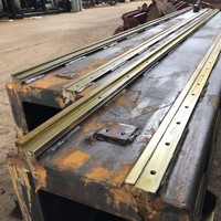 Grande structure en acier, base de rail au sol, usinage, perçage, soudage, peinture, plastification, service tout-en-un, garantie 3 ans