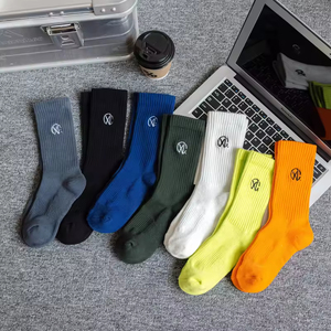 Chaussettes personnalisées en gros pour hommes et femmes – Chaussettes en coton de haute qualité OEM – Échantillon de broderie gratuit disponible - Product Image 6