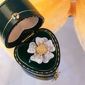 Anillo de Compromiso Xinfly con Forma de Flor, Oro Sólido de 18k, Diamante Amarillo Brillante de 0.90CT - Product Image 5