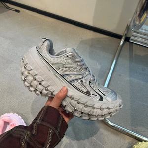 Baskets Chunky pour femmes, style européen, à rivets, avec plateforme surélevée et semelle robuste, décontractées - Product Image 4