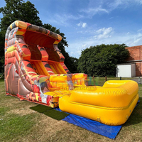 Toboggan aquatique gonflable commercial pour enfants, idéal pour les fêtes d'été en extérieur, avec effet flamme