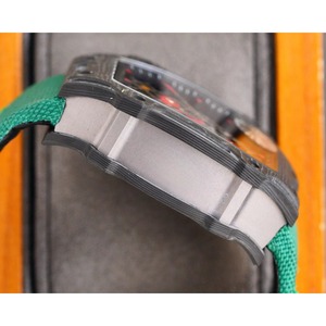 Reloj Formal Hecho a Medida con Caja de Fibra de Carbono, Forma Tonneau, Correa de 24 mm, Reserva de Energía, de Alta Gama, Unisex, Mecánico de Zafiro - Product Image 5