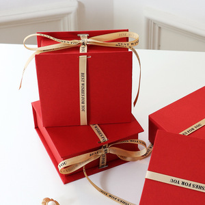 Directo de fábrica, venta al por mayor, impresión Digital en relieve, papel rígido hecho a mano, juego de regalo magnético rojo para el cuidado de la piel, inserto de papel reciclado - Product Image 3