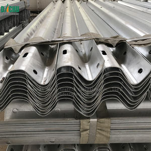 Barrera de barandilla de tres haces de Seguridad de Tráfico corrugado galvanizado de gran oferta para áreas de estacionamiento - Product Image 6