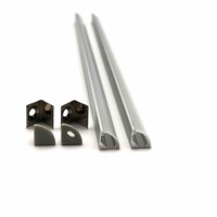Profilé d'angle triangulaire LED YG-0808 avec diffuseur, à montage en surface, pour l'éclairage des vitrines et des étagères
