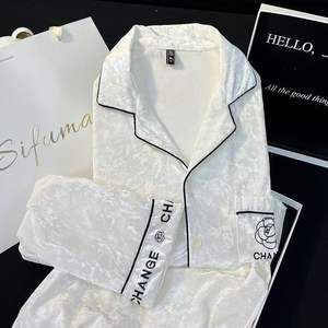 ชุดนอนผ้าซาตินแขนยาวสำหรับผู้หญิง ขายดี ชุดเซ็ตแฟชั่นสำหรับฤดูใบไม้ผลิและฤดูใบไม้ร่วง สไตล์น่ารักเหมาะกับหน้าหนาว - Product Image 5