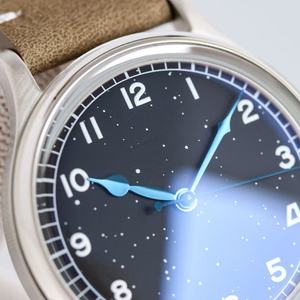 Montres mécaniques de créateurs tendance et très vendues avec cadrans noirs de haute qualité, boîtier en métal, bracelet en cuir PU - Product Image 1