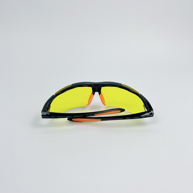 Fashionable protective glasses can well protect the eyes. Industrial professional automatic light-changing goggles are suitable