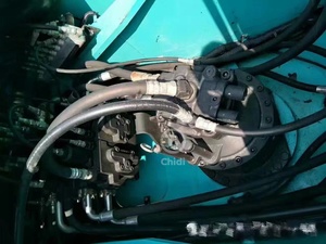 รถขุดไฮดรอลิกแบบตีนตะขาบ Kobelco SK260D-8 มือสอง ขนาด 25 ตัน พร้อมเครื่องยนต์ฮีโน่ และชิ้นส่วนเกียร์และปั๊มของคาวาซากิ รับประกัน 1 ปี - Product Image 3