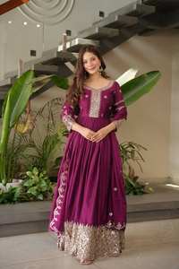 Ensemble de costume Anarkali brodé de luxe Unity avec dupatta, tissu fluide et doux, vêtements de fête et de mariage - Product Image 2