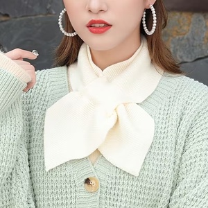 Elegante Bufanda Triangular Tejida para Mujer con Diseño de Nudo Cruzado, Suave y Cálida para el Invierno, Pañuelo para el Cuello, Chal Pequeño - Product Image 5