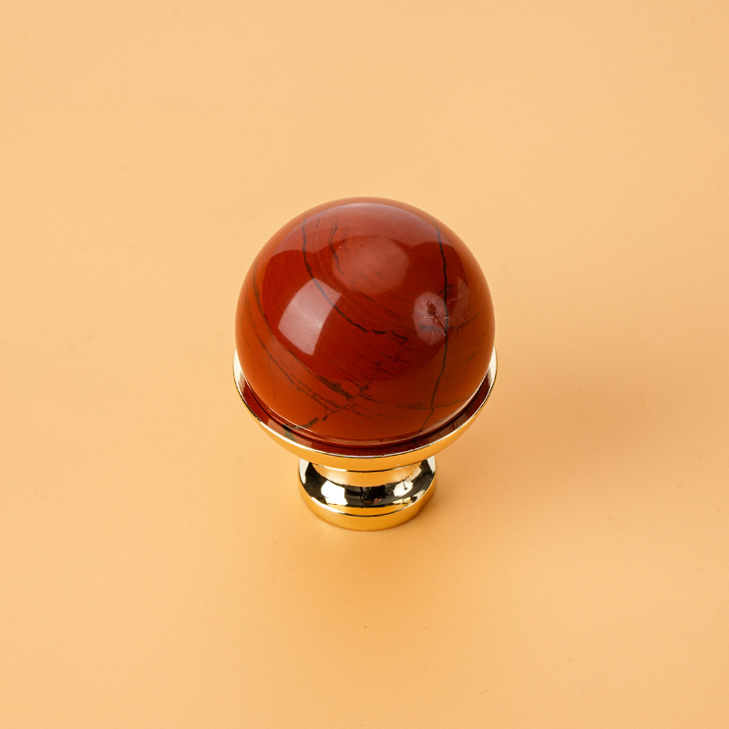 Agate rouge, un trou