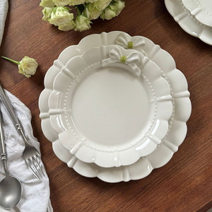 Assiette à gâteau en céramique à nœud en relief français assiette à dîner en céramique coréenne irrégulière créative - Product Image 3