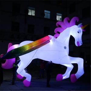 Grand carré décoration blanc mascotte gonflable cheval ailes volantes - Product Image 3