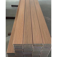 Terrasse en composite bois-plastique (WPC) co-extrudé, imperméable, antidérapante, pour jardin, allée, en plastique recyclé.