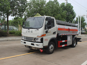 Camion de distribution de <span class=keywords><strong>carburant</strong></span> Runzhixing 4x2 4300L - Châssis JAC, type FL, <span class=keywords><strong>prix</strong></span> direct usine - Product Image 2