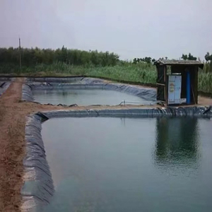 แผ่นใยสังเคราะห์ HDPE หนาพิเศษ ป้องกันรังสียูวี ป้องกันรากไม้ ป้องกันการเจาะทะลุ หนา 1 มม. สำหรับบ่อปลา เขื่อน บ่อขยะ โรงไฟฟ้า - Product Image 3