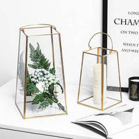 Lanterne en verre et laiton géométrique trapézoïdale moderne, centre de table de mariage, terrarium suspendu doré de luxe, bougie, décoration d'intérieur