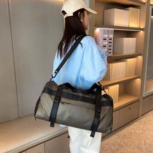 Sac de sport pour homme personnalisé en gros, sac de sport tendance avec séparation sèche et humide, sacs de yoga d'extérieur avec fermeture à glissière pour la salle de sport et les voyages - Product Image 2