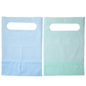 Bavaglini di Carta Monouso Impermeabili per Adulti, Resistenti all'Olio e alle Macchie, per Case di Cura, Ospedali e Ristoranti - Product Image 4
