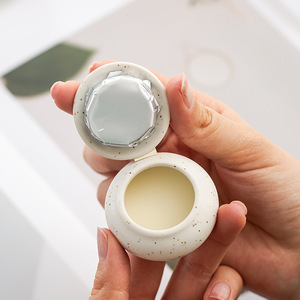 น้ำหอมแข็งสำหรับนักเรียน พกพาสะดวก ติดทนนาน เป็นมิตรกับสิ่งแวดล้อม ทำจากขี้ผึ้งถั่วเหลือง กลิ่นดอกพุด ทำด้วยมือ เหมาะสำหรับตกแต่งบ้านในช่วงคริสต์มาส - Product Image 3