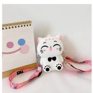 हॉट बिक्री मुस्कान वाली बिल्ली शैली पोर्टेबल सिलिकॉन मिनी पाउच के साथ कीचेन वाटरप्रूफ और हल्के सिलिकॉन सिक्का - Product Image 3