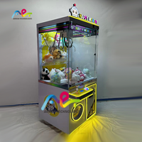 Vente en gros de bonbons à jetons jeu d'arcade pas cher poupée en peluche attrape-griffes petit jouet griffe saisir grue machine