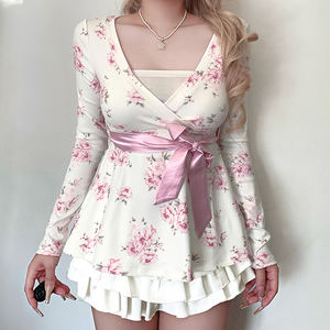 Blusa Floral con Escote Corazón, Top de Manga Larga con Lazo en la Parte Delantera y Dobladillo en Línea A, Estilo Coqueta - Product Image 1