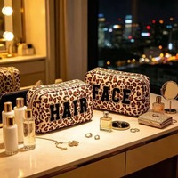 Pochette de maquillage léopard style preppy pour femme, légère, avec fermeture éclair, idéale pour les soins de la peau, portable pour un usage quotidien en voyage
