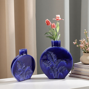 रेडीको हस्तनिर्मित सिरेमिक ब्लू वेस पाम लीफ राहत डिजाइन चमकदार फिनिश अद्वितीय फ्लैट गोल आकार घर सजावट उच्चारण - Product Image 1