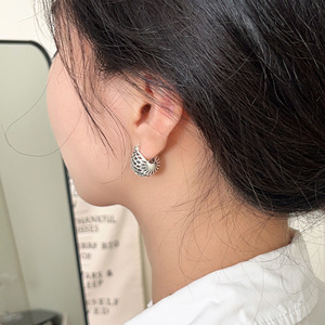 Pendientes de Plata de Ley S925 con Diseño Retro de Cesta y Bola Hueca para Uso Diario de Mujer - Product Image 3