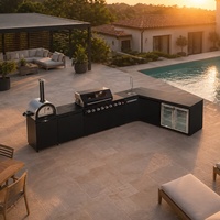 Îlot de cuisine extérieure en acier inoxydable 304 avec barbecue, four à pizza, évier, réfrigérateur et comptoir pour villa