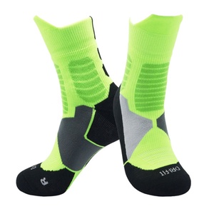 KANGYI en gros équipage athlétique <span class=keywords><strong>course</strong></span> garçons <span class=keywords><strong>Compression</strong></span> Cool logo personnalisé chaussettes de sport - Product Image 4