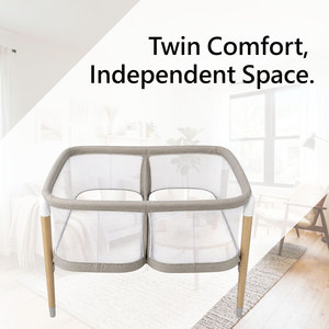 Cuna gemelar de madera maciza con patas, cuna doble transpirable de malla 360° para bebés gemelos - Product Image 1