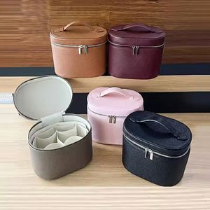 Organisateur de maquillage de voyage en cuir PU de grande capacité portable pour femmes - Product Image 2