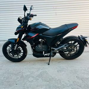 Motocicleta Usada Zong Shen <span class=keywords><strong>Venom</strong></span> 250 <span class=keywords><strong>de</strong></span> Gasolina con Inyección Electrónica <span class=keywords><strong>de</strong></span> Combustible y Sistema <span class=keywords><strong>de</strong></span> Refrigeración por Agua - Product Image 3