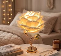 LED Rose Flower Minimalistische middentafellamp Gouden steel Romantisch nachtlampje voor slaapkamer Nachtkastje Valentijnscadeau Home Decor