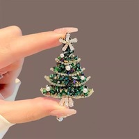 Broche JoJo en alliage de cuivre plaqué argent haute sensibilité, motif sapin de Noël avec cristaux sertis, accessoire polyvalent pour manteau d'enfant