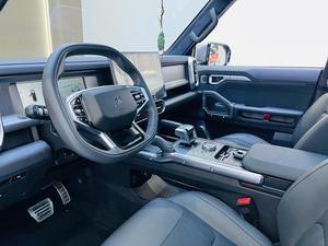 JETOUR TRAVELER <span class=keywords><strong>CDM</strong></span> T2 2024 USADO, 1.5TD DHT 208KM 2WD, EDICIÓN MONTAÑA, PHEV, 5 PUERTAS, 5 ASIENTOS, SUV, AUTONOMÍA DE 1300KM, PLATEADO SOBRE NEGRO - Product Image 3