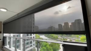 Store enrouleur électrique en <span class=keywords><strong>PVC</strong></span> coupe-vent et imperméable - Rideau de protection solaire pour gazebo et patio extérieur - Product Image 4